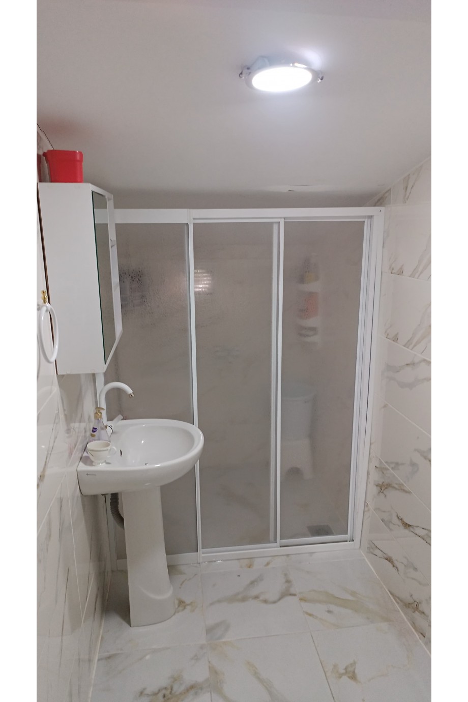 Siyah Profil İki Duvar Arası Pleksi Kabin